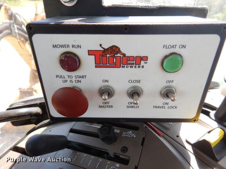 image for item DA5294 2011 John Deere 5085M  tractor