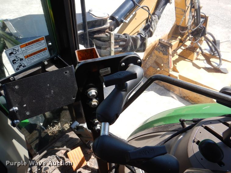 image for item DA5294 2011 John Deere 5085M  tractor