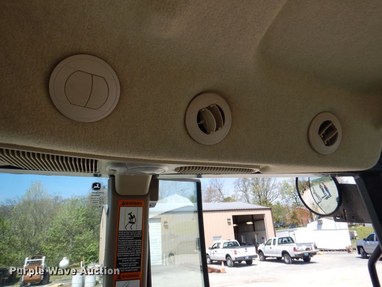 image for item DA5294 2011 John Deere 5085M  tractor