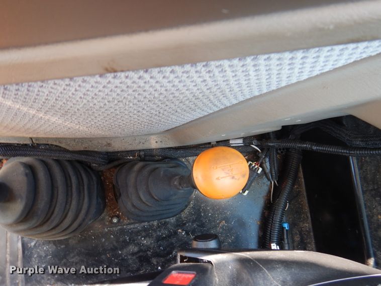 image for item DA5294 2011 John Deere 5085M  tractor