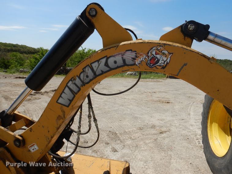 image for item DA5294 2011 John Deere 5085M  tractor