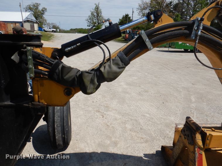 image for item DA5294 2011 John Deere 5085M  tractor