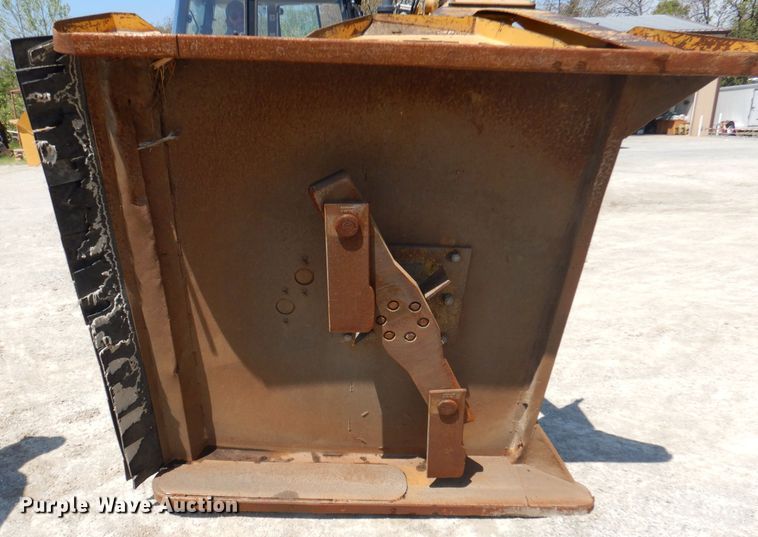 image for item DA5294 2011 John Deere 5085M  tractor