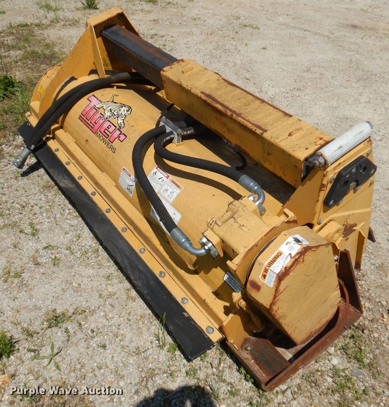 image for item DA5294 2011 John Deere 5085M  tractor