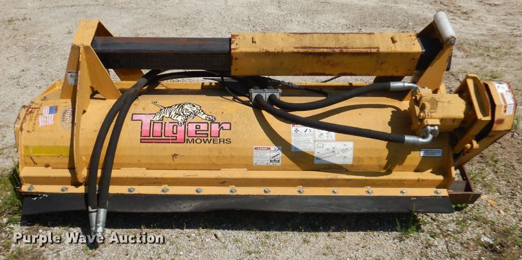 image for item DA5294 2011 John Deere 5085M  tractor