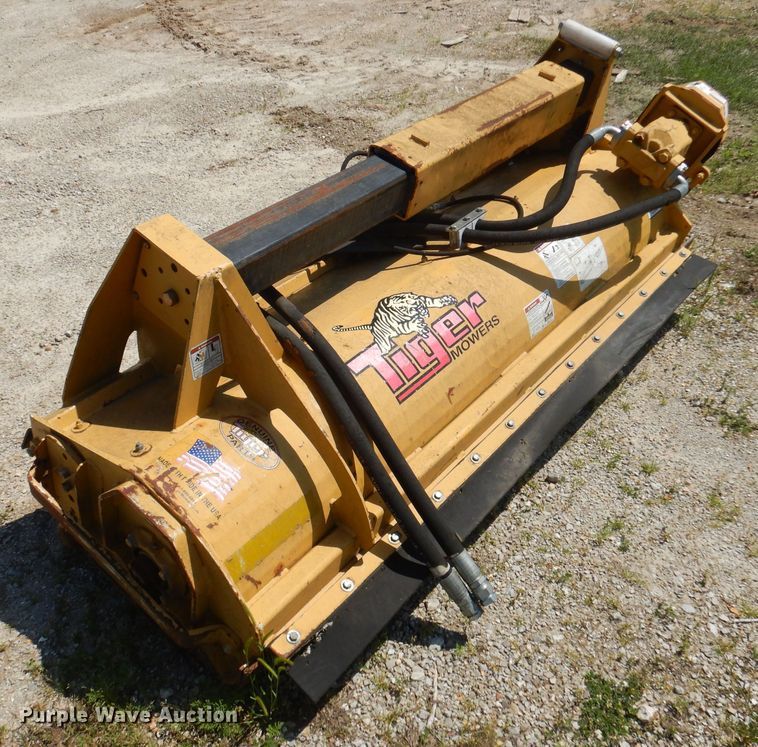 image for item DA5294 2011 John Deere 5085M  tractor