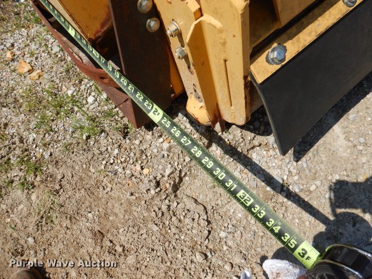 image for item DA5294 2011 John Deere 5085M  tractor