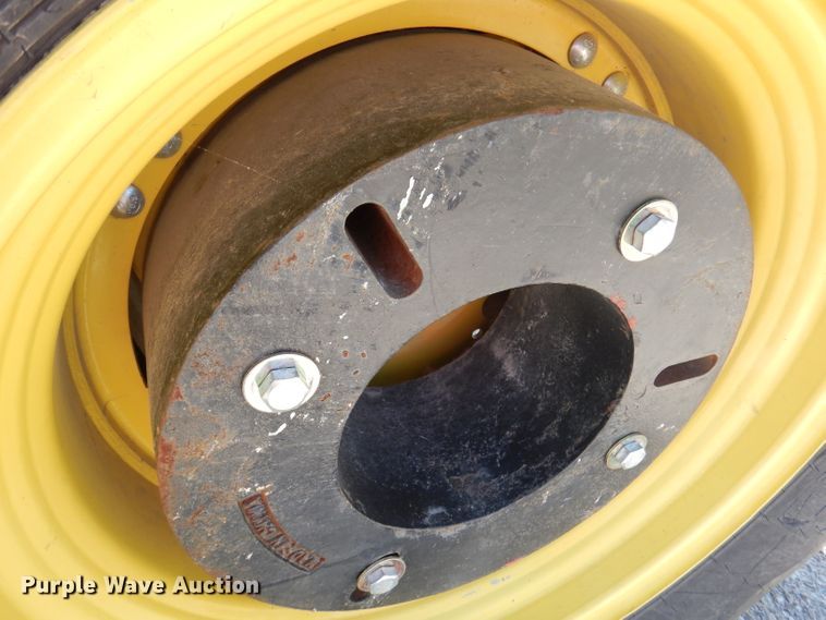 image for item DA5294 2011 John Deere 5085M  tractor