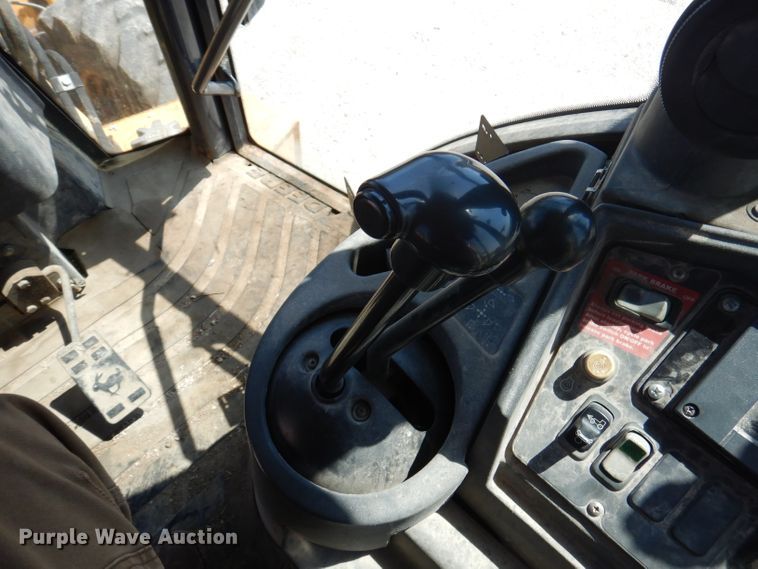 image for item DA5295 2004 John Deere 410G  backhoe