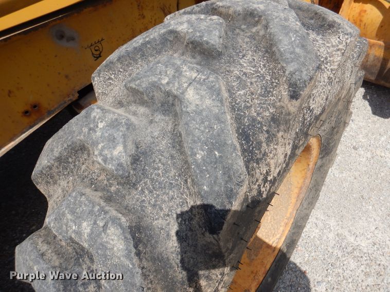 image for item DA5295 2004 John Deere 410G  backhoe