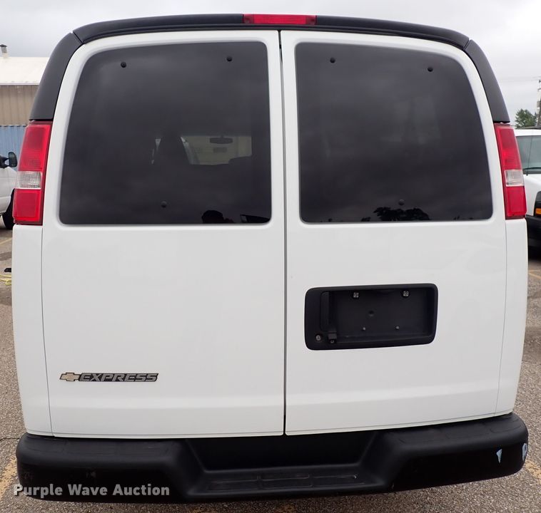 image for item DC1492 2017 Chevrolet G3500  van