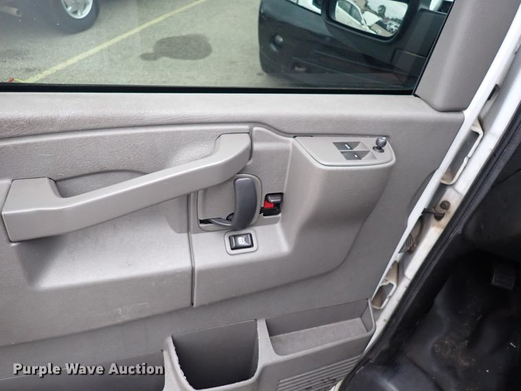 image for item DC1492 2017 Chevrolet G3500  van