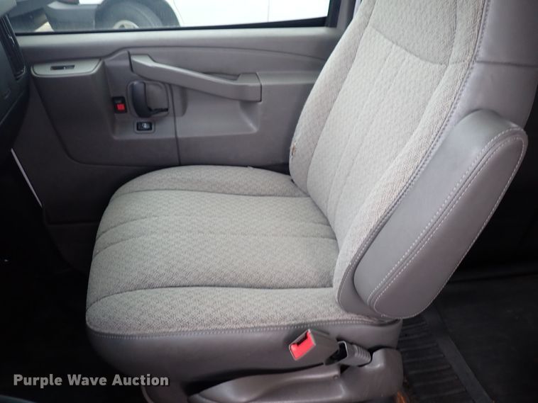 image for item DC1492 2017 Chevrolet G3500  van