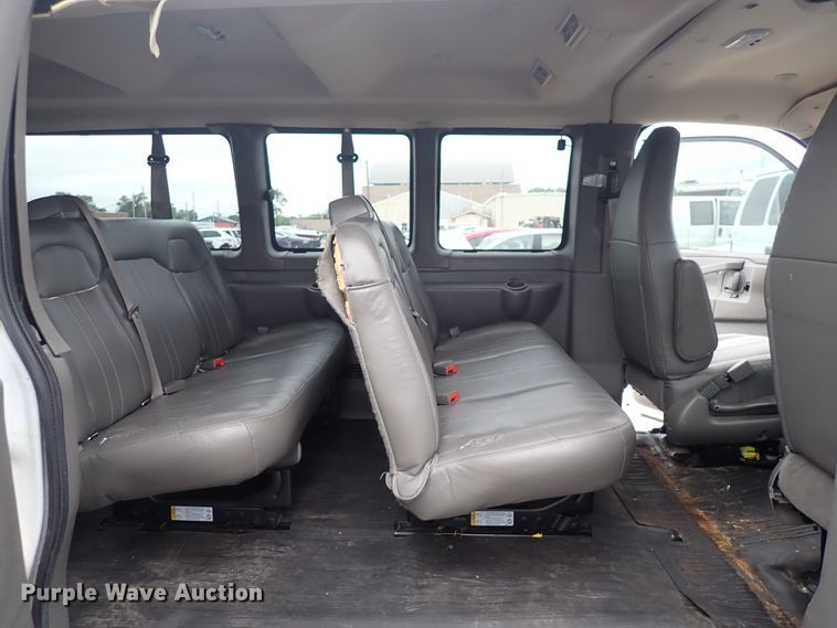 image for item DC1492 2017 Chevrolet G3500  van