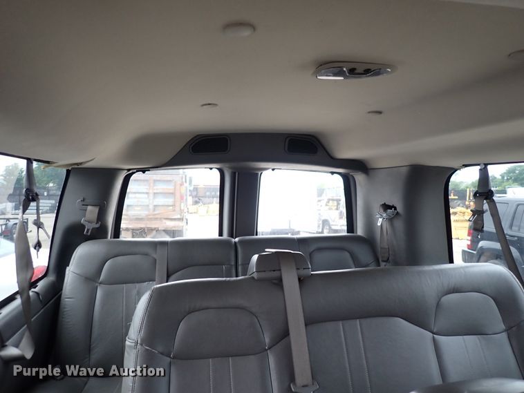 image for item DC1492 2017 Chevrolet G3500  van