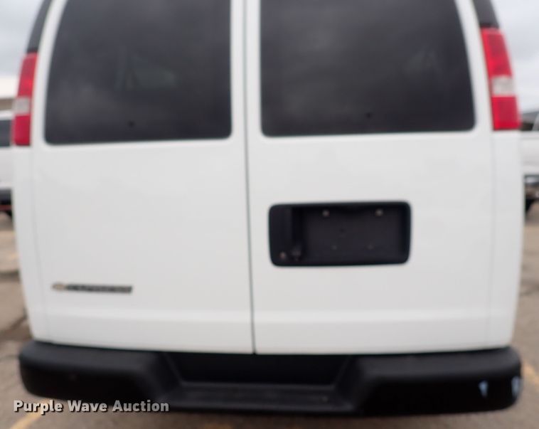 image for item DC1492 2017 Chevrolet G3500  van