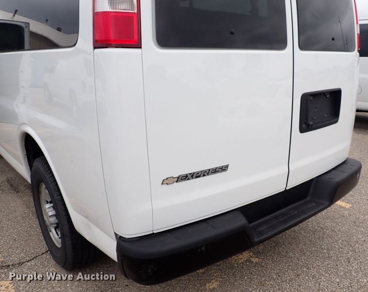 image for item DC1492 2017 Chevrolet G3500  van