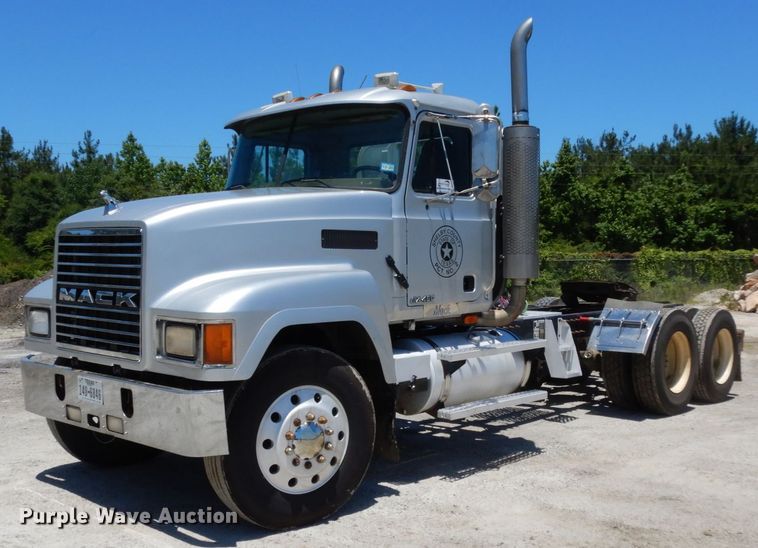 image for item DC2095 2001 Mack CH613  semi truck