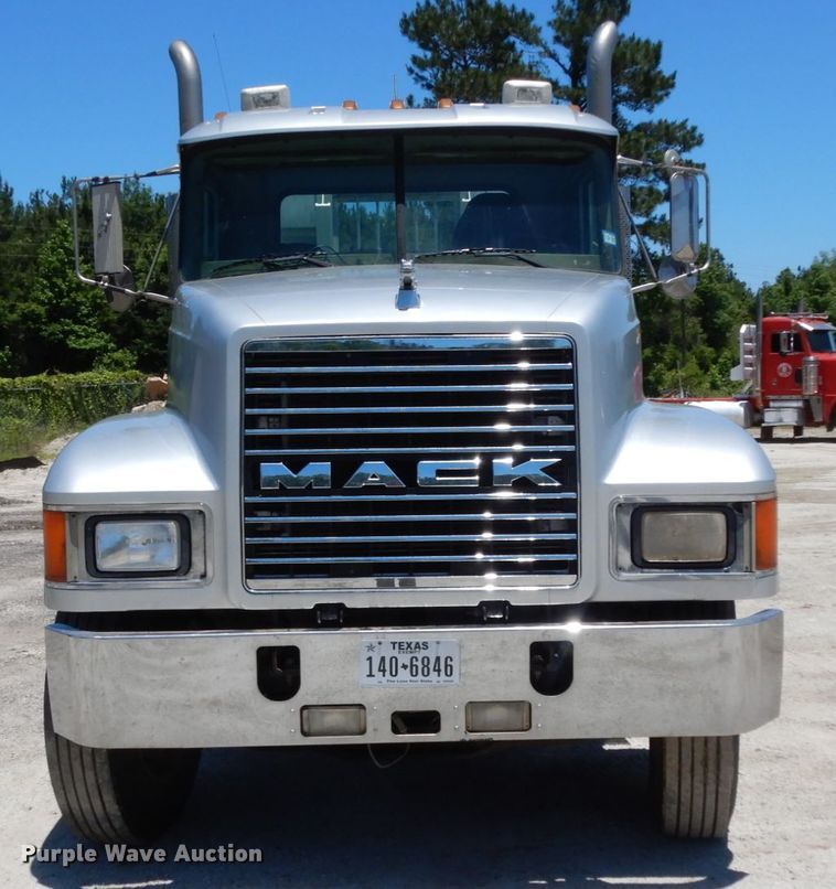image for item DC2095 2001 Mack CH613  semi truck