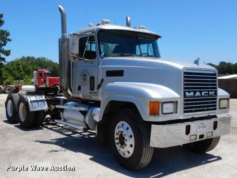 image for item DC2095 2001 Mack CH613  semi truck