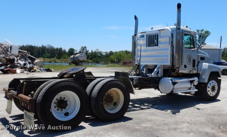 image for item DC2095 2001 Mack CH613  semi truck