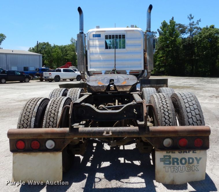 image for item DC2095 2001 Mack CH613  semi truck