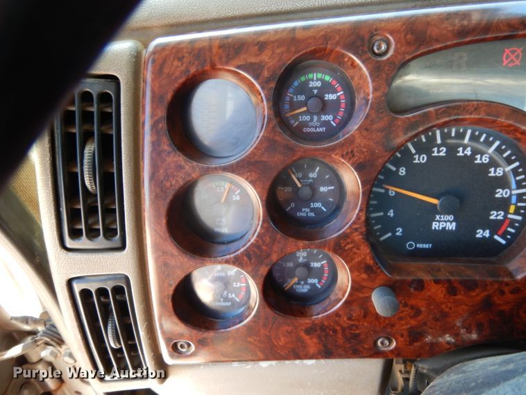 image for item DC2095 2001 Mack CH613  semi truck