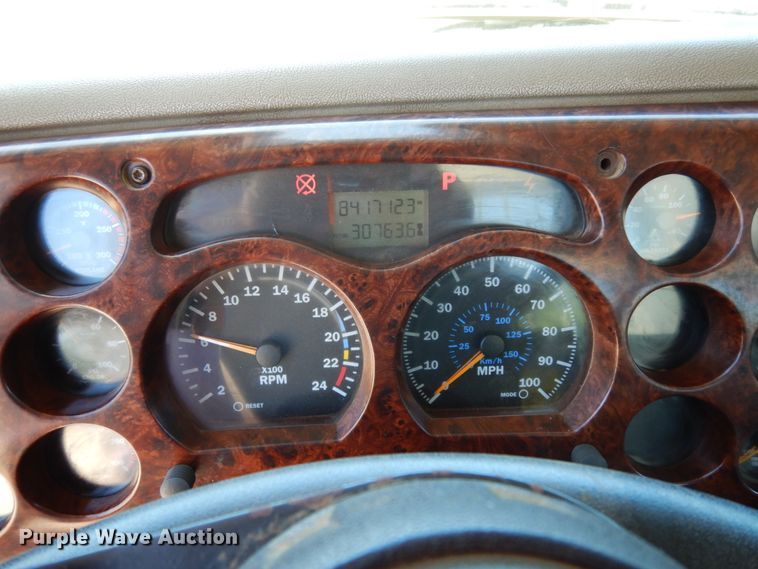 image for item DC2095 2001 Mack CH613  semi truck