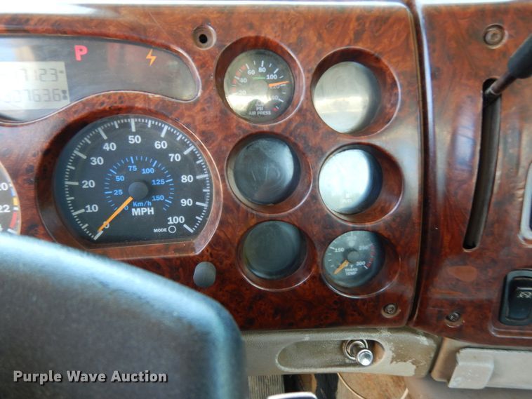 image for item DC2095 2001 Mack CH613  semi truck