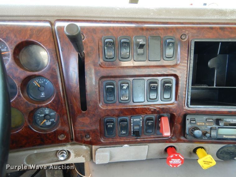 image for item DC2095 2001 Mack CH613  semi truck