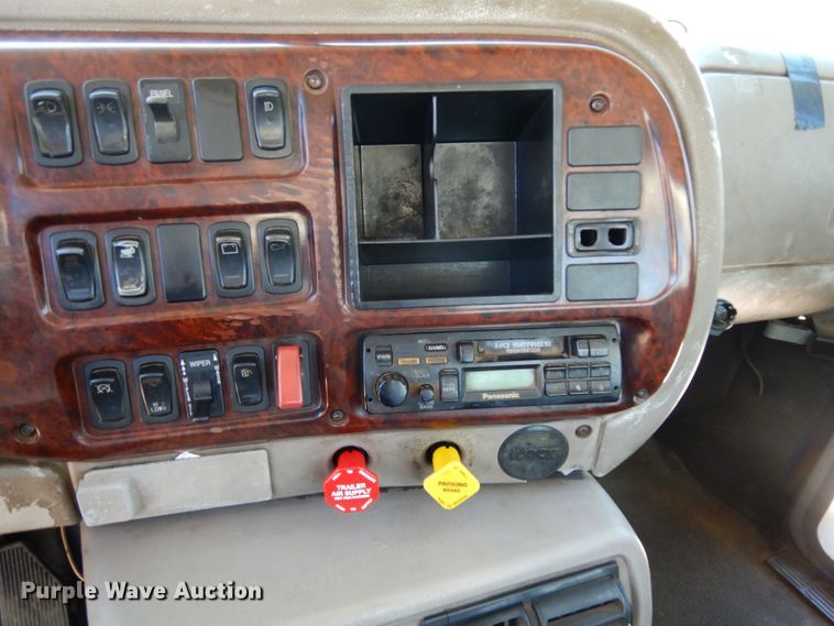 image for item DC2095 2001 Mack CH613  semi truck