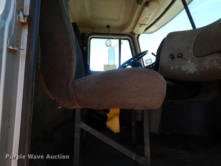 image for item DC2095 2001 Mack CH613  semi truck