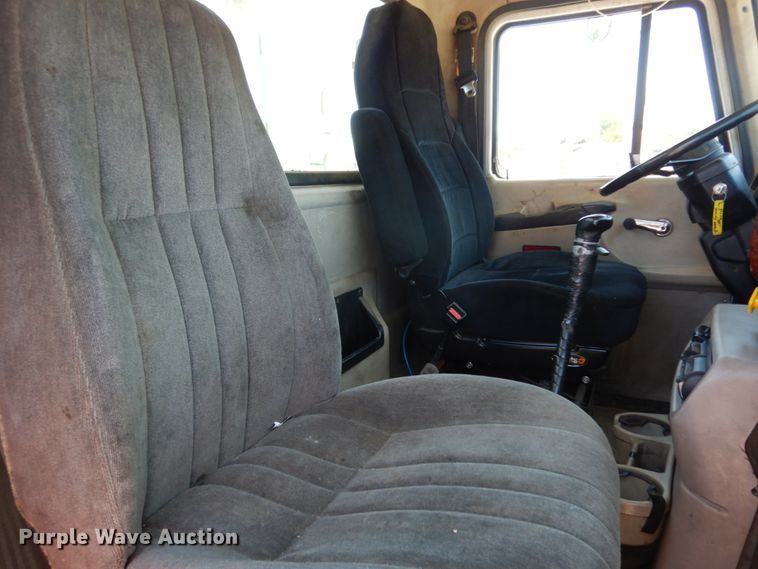 image for item DC2095 2001 Mack CH613  semi truck