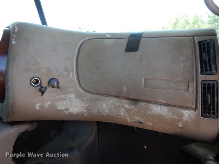 image for item DC2095 2001 Mack CH613  semi truck