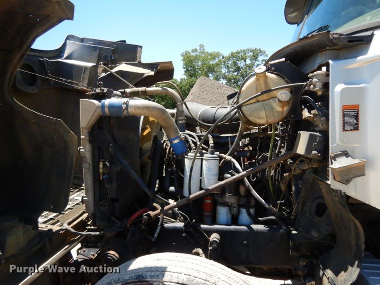 image for item DC2095 2001 Mack CH613  semi truck