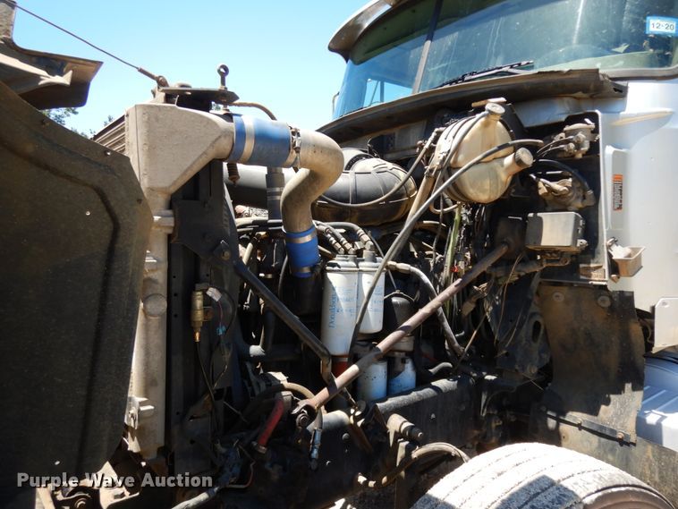 image for item DC2095 2001 Mack CH613  semi truck