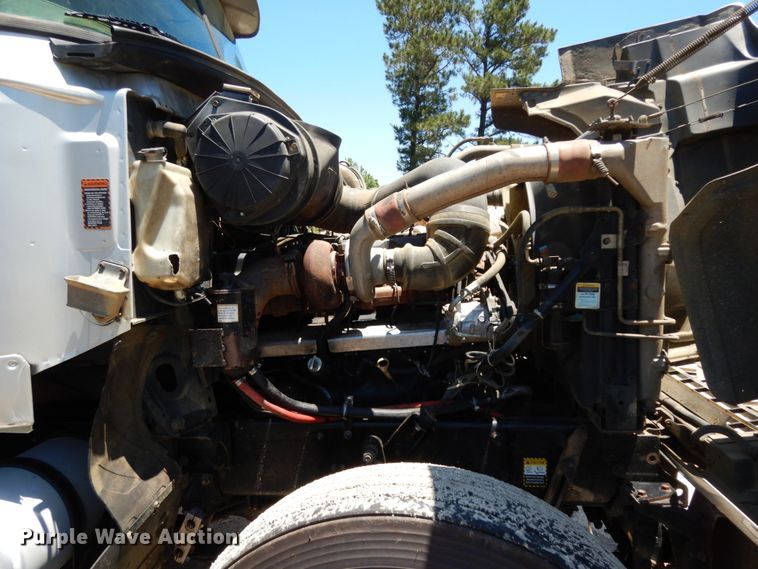 image for item DC2095 2001 Mack CH613  semi truck