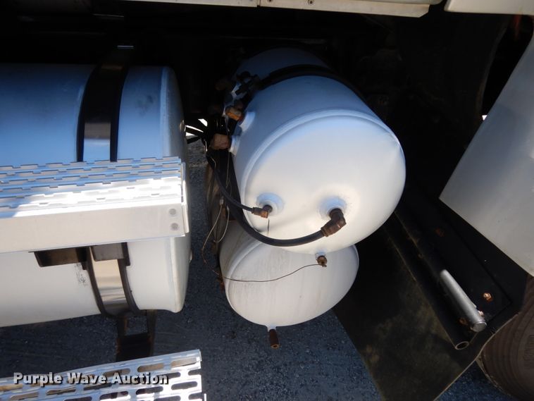 image for item DC2095 2001 Mack CH613  semi truck