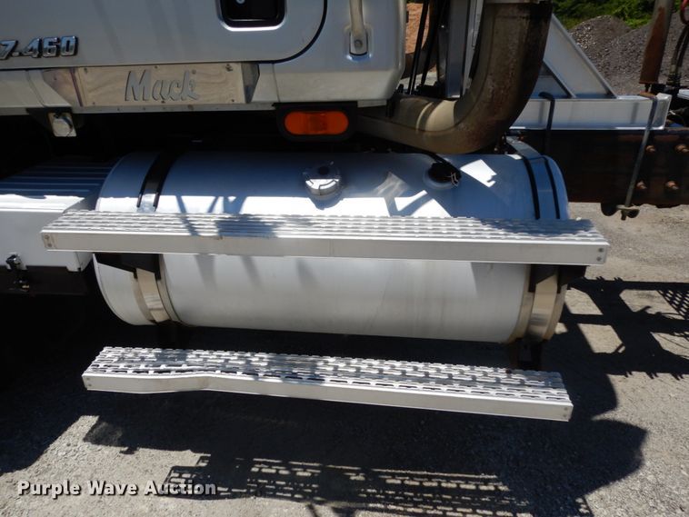 image for item DC2095 2001 Mack CH613  semi truck