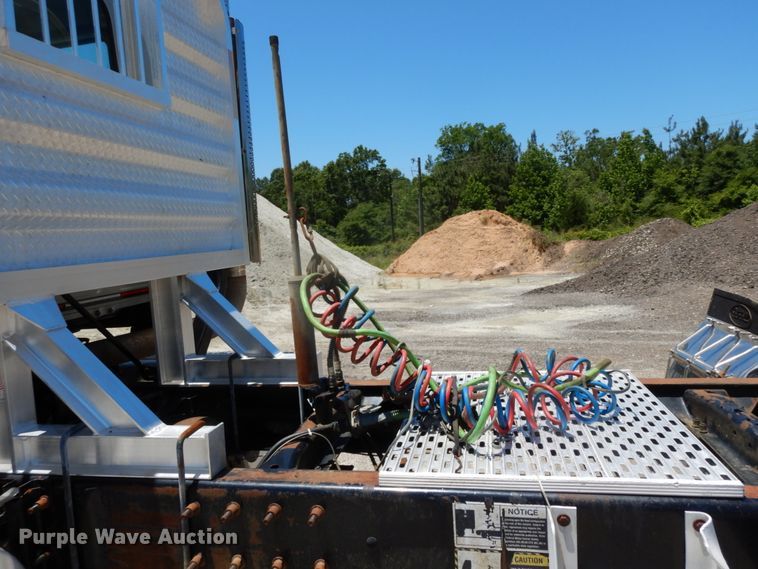 image for item DC2095 2001 Mack CH613  semi truck