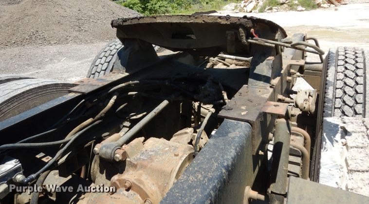 image for item DC2095 2001 Mack CH613  semi truck