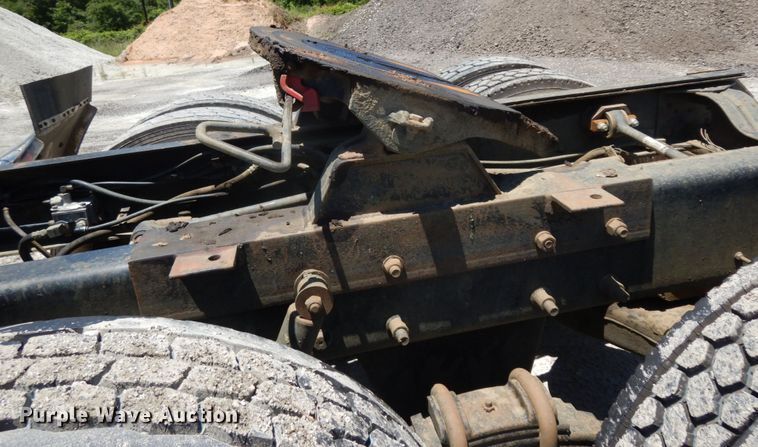 image for item DC2095 2001 Mack CH613  semi truck