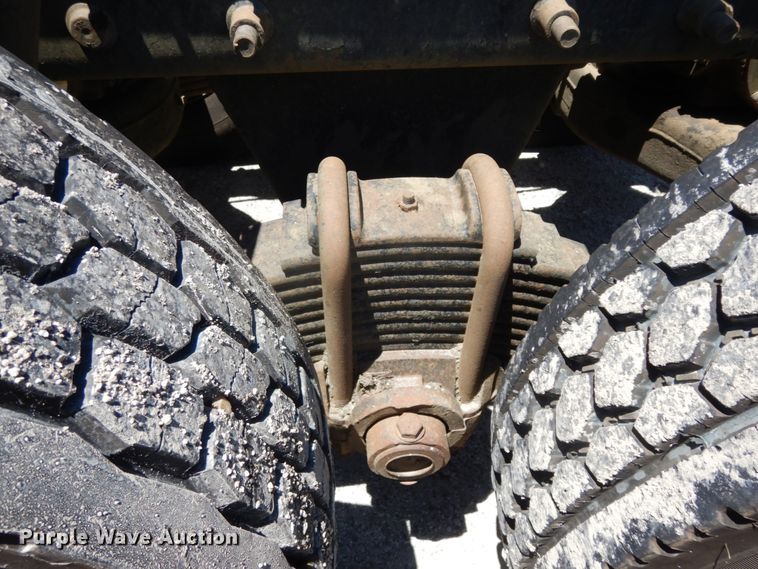 image for item DC2095 2001 Mack CH613  semi truck