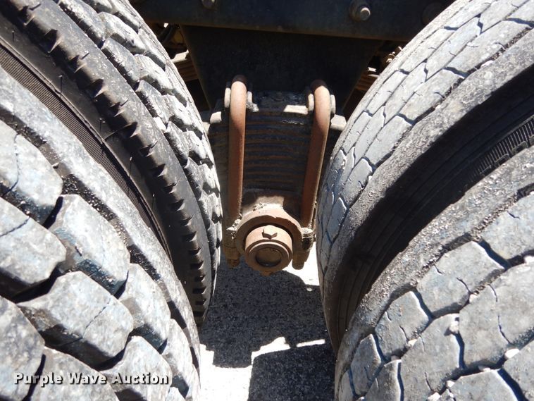 image for item DC2095 2001 Mack CH613  semi truck