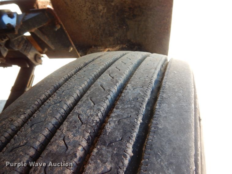 image for item DC2095 2001 Mack CH613  semi truck