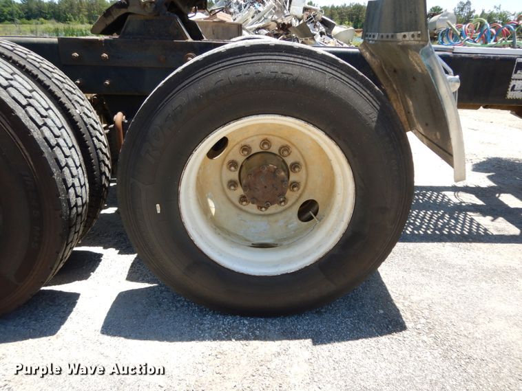 image for item DC2095 2001 Mack CH613  semi truck