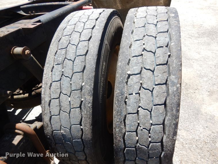 image for item DC2095 2001 Mack CH613  semi truck