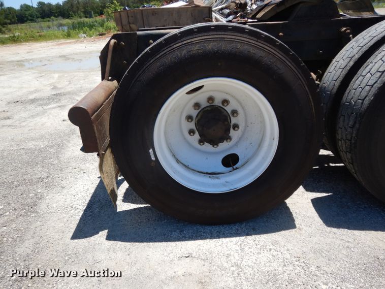 image for item DC2095 2001 Mack CH613  semi truck