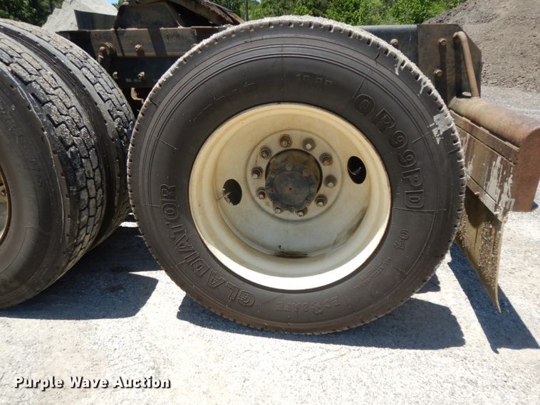 image for item DC2095 2001 Mack CH613  semi truck