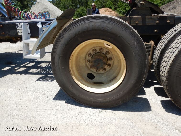 image for item DC2095 2001 Mack CH613  semi truck